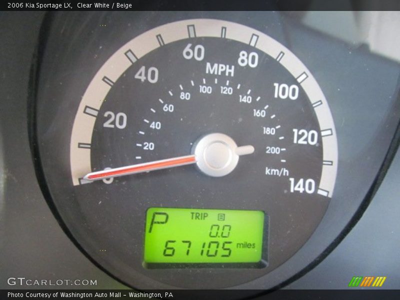 Clear White / Beige 2006 Kia Sportage LX