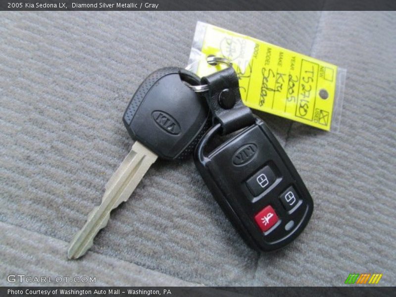 Diamond Silver Metallic / Gray 2005 Kia Sedona LX