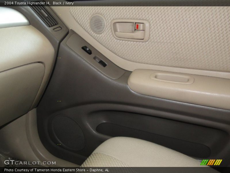 Black / Ivory 2004 Toyota Highlander I4