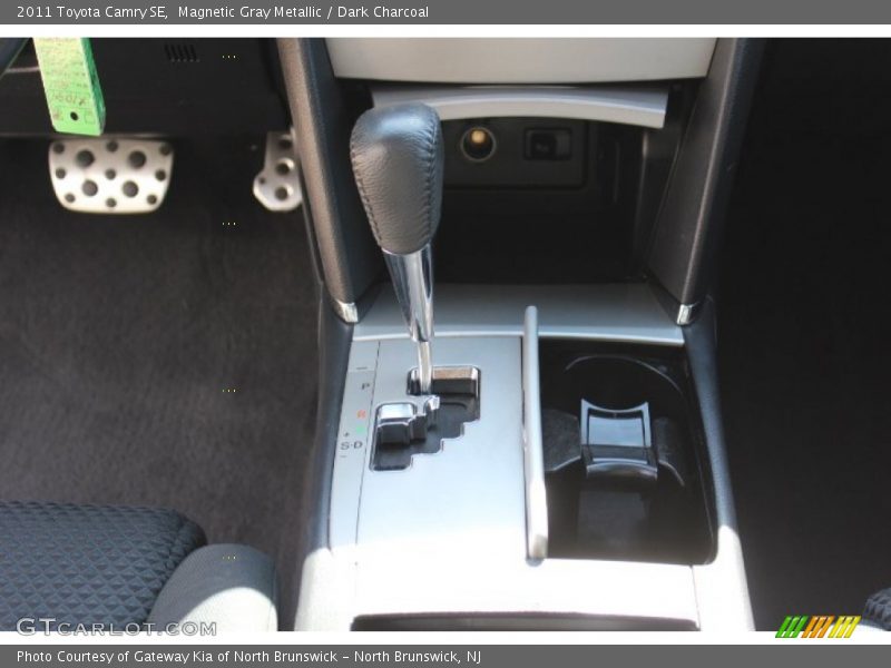 Magnetic Gray Metallic / Dark Charcoal 2011 Toyota Camry SE