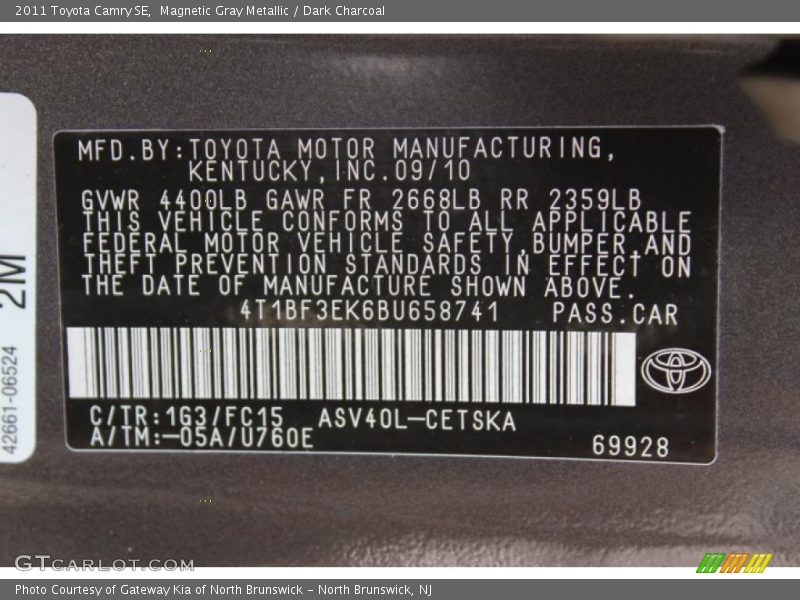 Magnetic Gray Metallic / Dark Charcoal 2011 Toyota Camry SE