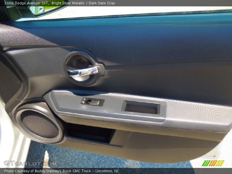 Bright Silver Metallic / Dark Slate Gray 2009 Dodge Avenger SXT