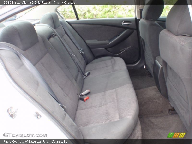 Radiant Silver / Charcoal 2010 Nissan Altima 2.5 S
