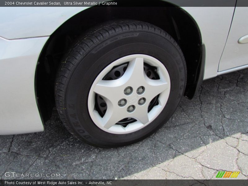Ultra Silver Metallic / Graphite 2004 Chevrolet Cavalier Sedan