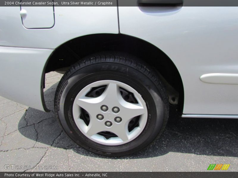 Ultra Silver Metallic / Graphite 2004 Chevrolet Cavalier Sedan