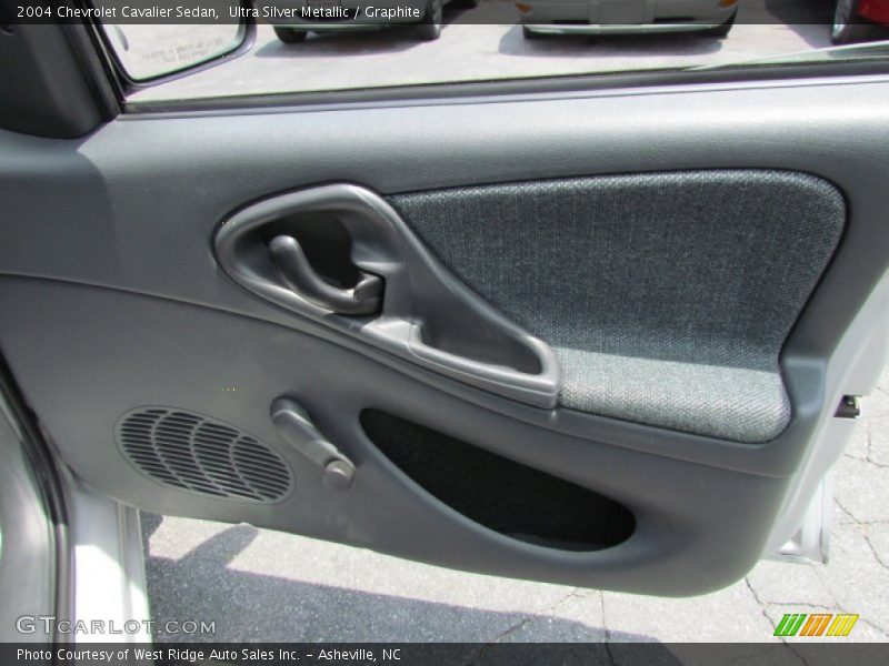 Ultra Silver Metallic / Graphite 2004 Chevrolet Cavalier Sedan