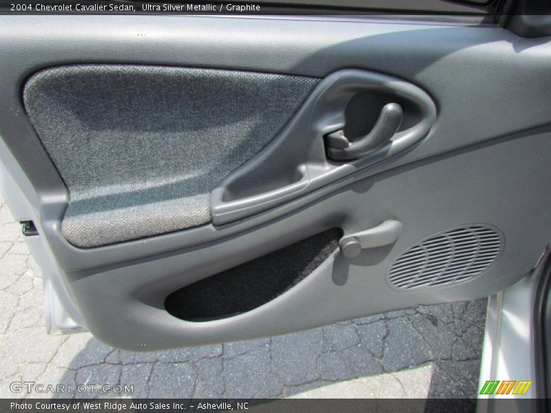 Ultra Silver Metallic / Graphite 2004 Chevrolet Cavalier Sedan