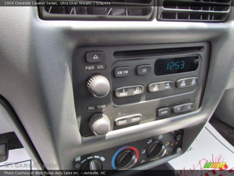 Ultra Silver Metallic / Graphite 2004 Chevrolet Cavalier Sedan