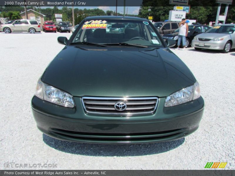 Woodland Pearl / Gray 2000 Toyota Camry LE
