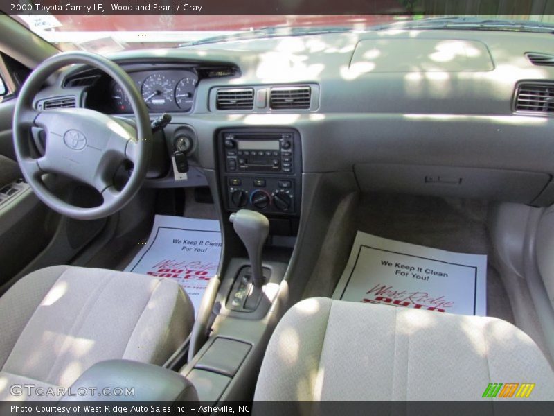 Woodland Pearl / Gray 2000 Toyota Camry LE