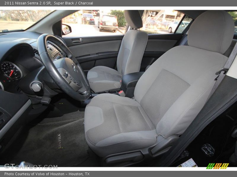  2011 Sentra 2.0 SR Charcoal Interior