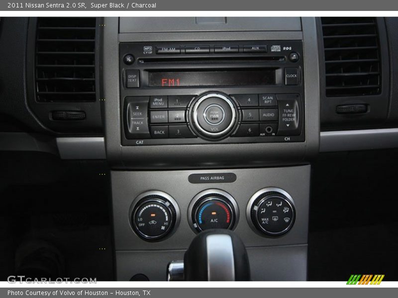 Controls of 2011 Sentra 2.0 SR