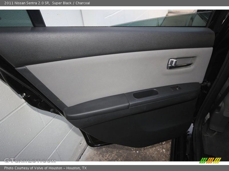 Super Black / Charcoal 2011 Nissan Sentra 2.0 SR