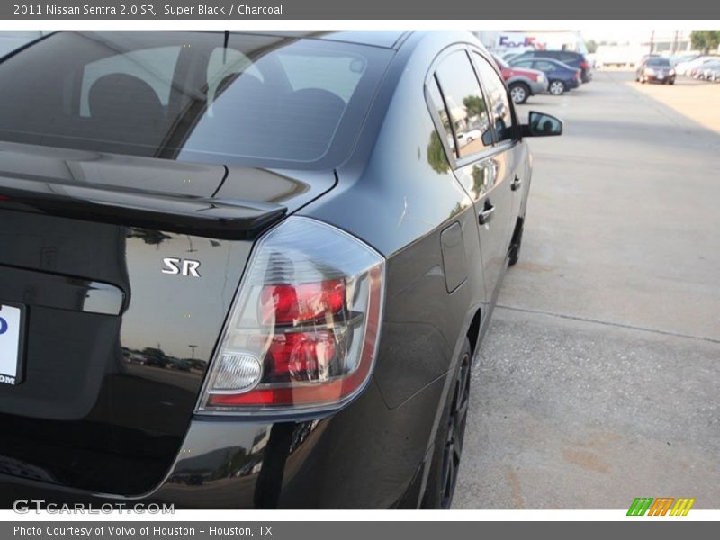 Super Black / Charcoal 2011 Nissan Sentra 2.0 SR