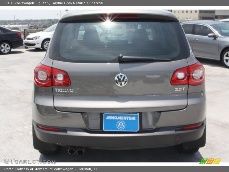 Alpine Grey Metallic / Charcoal 2010 Volkswagen Tiguan S