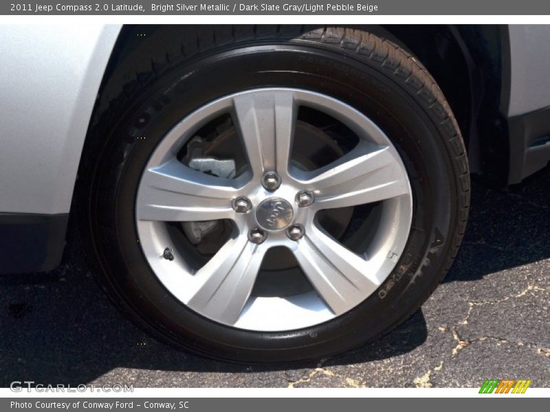 Bright Silver Metallic / Dark Slate Gray/Light Pebble Beige 2011 Jeep Compass 2.0 Latitude