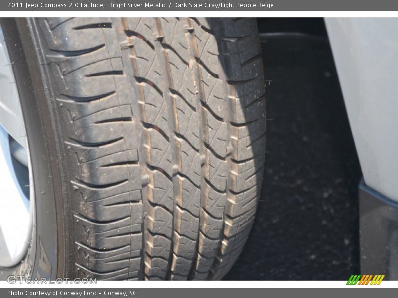 Bright Silver Metallic / Dark Slate Gray/Light Pebble Beige 2011 Jeep Compass 2.0 Latitude