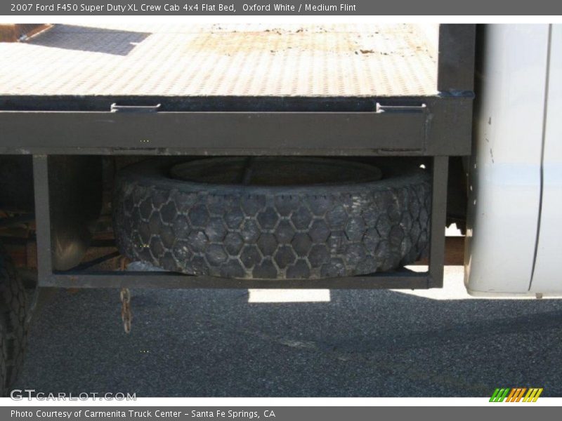 Oxford White / Medium Flint 2007 Ford F450 Super Duty XL Crew Cab 4x4 Flat Bed
