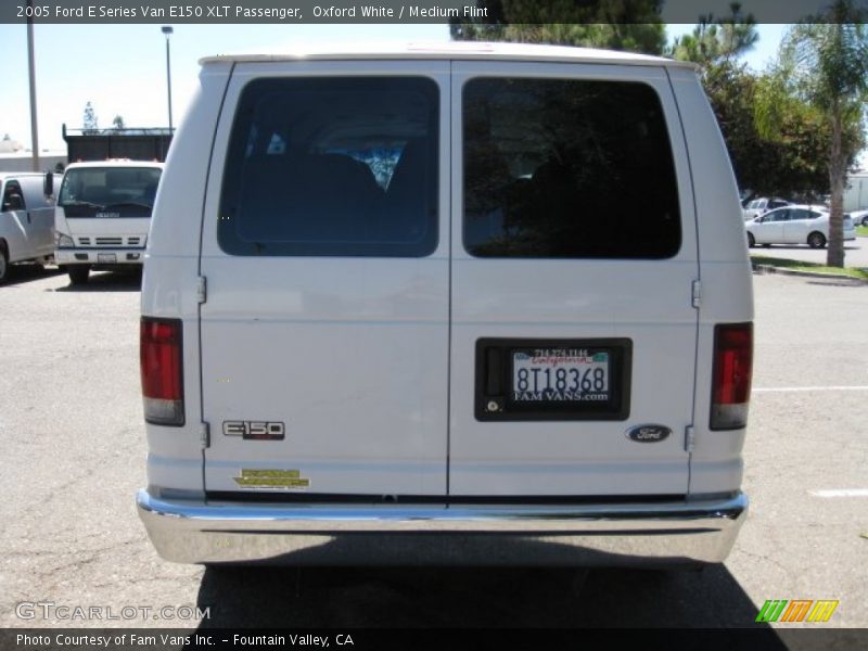 Oxford White / Medium Flint 2005 Ford E Series Van E150 XLT Passenger