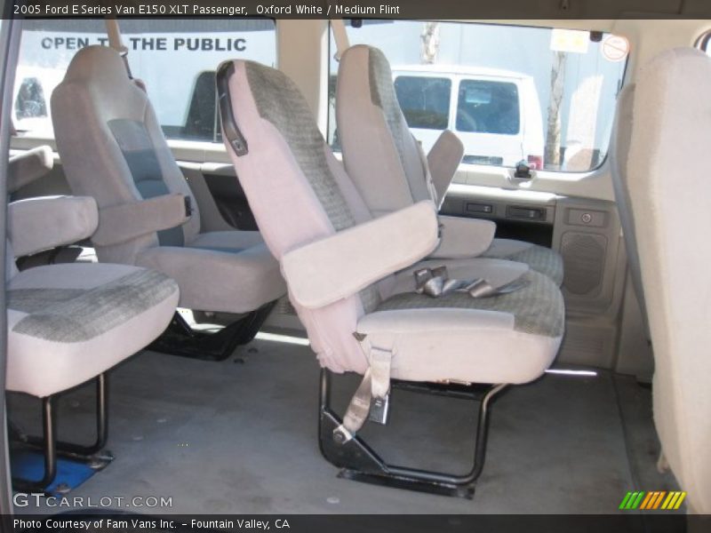 Oxford White / Medium Flint 2005 Ford E Series Van E150 XLT Passenger