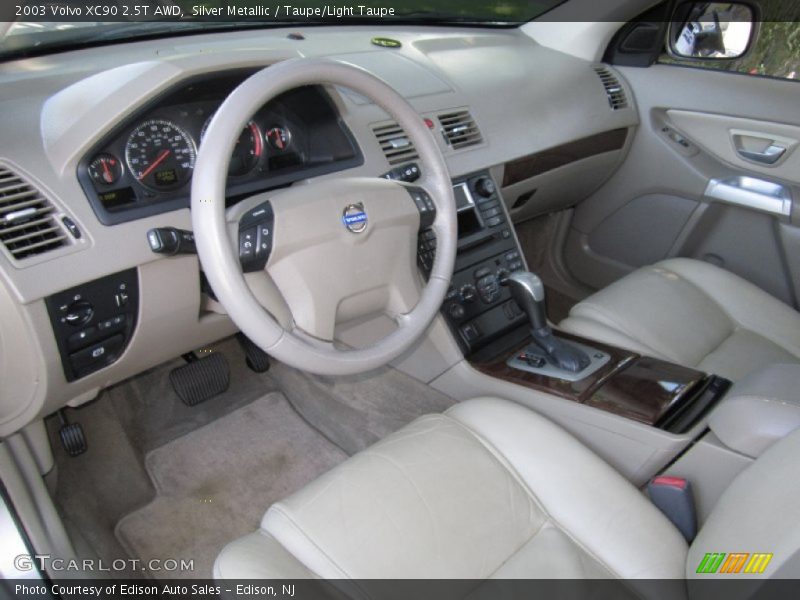 Dashboard of 2003 XC90 2.5T AWD