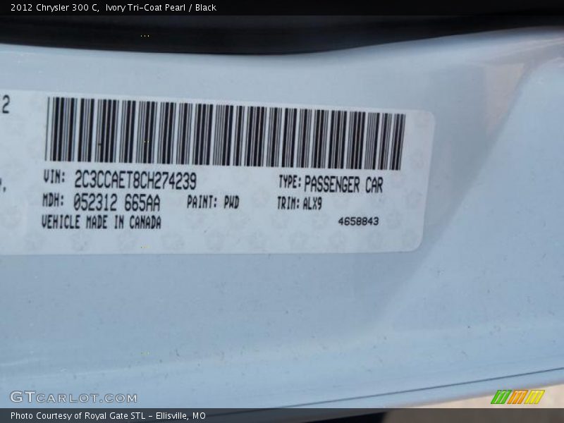 Ivory Tri-Coat Pearl / Black 2012 Chrysler 300 C