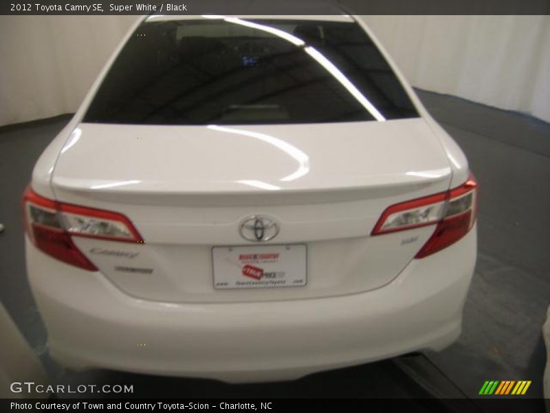 Super White / Black 2012 Toyota Camry SE