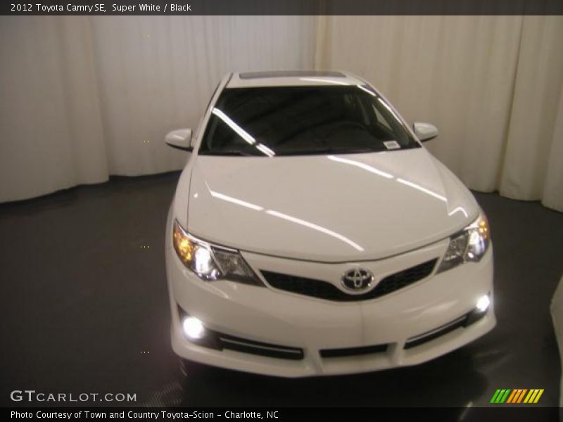 Super White / Black 2012 Toyota Camry SE