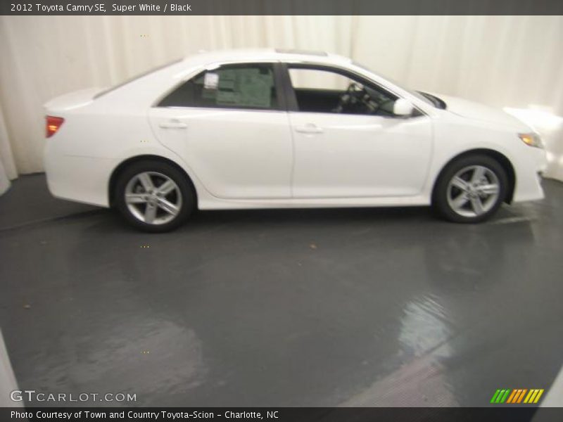 Super White / Black 2012 Toyota Camry SE