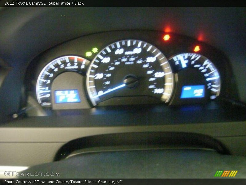 Super White / Black 2012 Toyota Camry SE