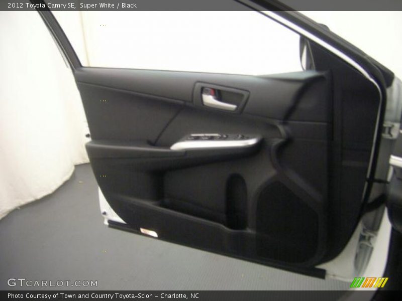 Super White / Black 2012 Toyota Camry SE