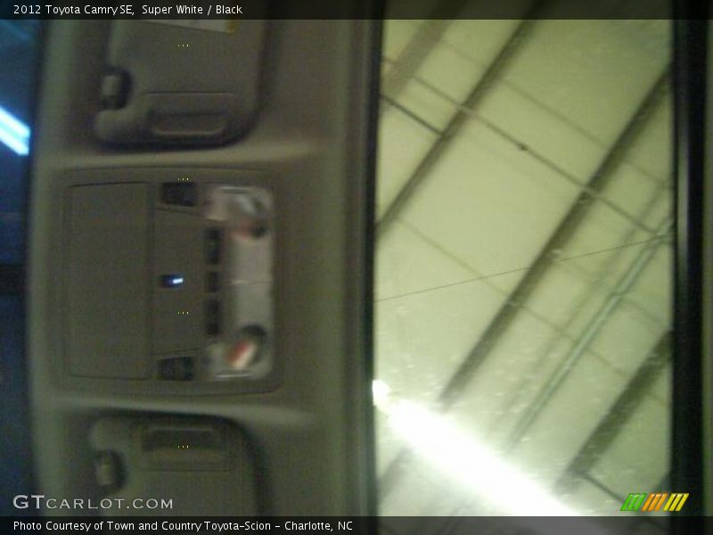 Super White / Black 2012 Toyota Camry SE