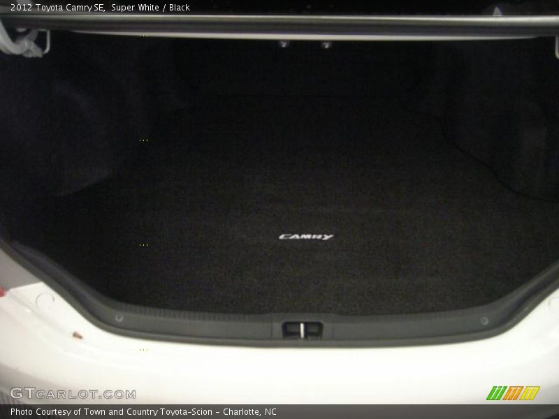 Super White / Black 2012 Toyota Camry SE