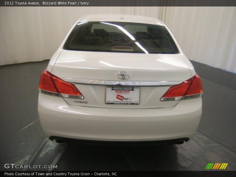 Blizzard White Pearl / Ivory 2012 Toyota Avalon