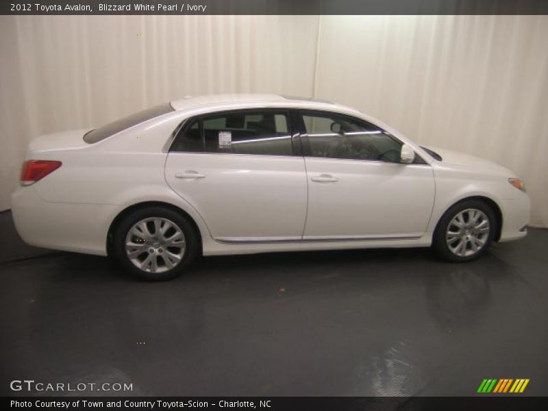 Blizzard White Pearl / Ivory 2012 Toyota Avalon