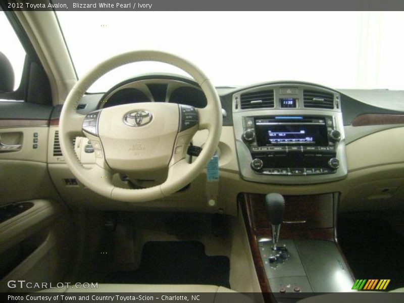 Blizzard White Pearl / Ivory 2012 Toyota Avalon