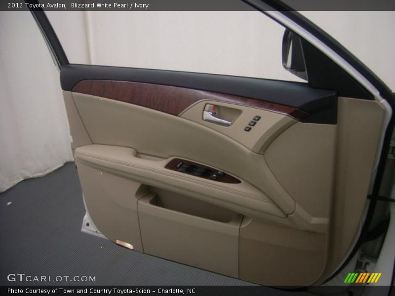 Blizzard White Pearl / Ivory 2012 Toyota Avalon