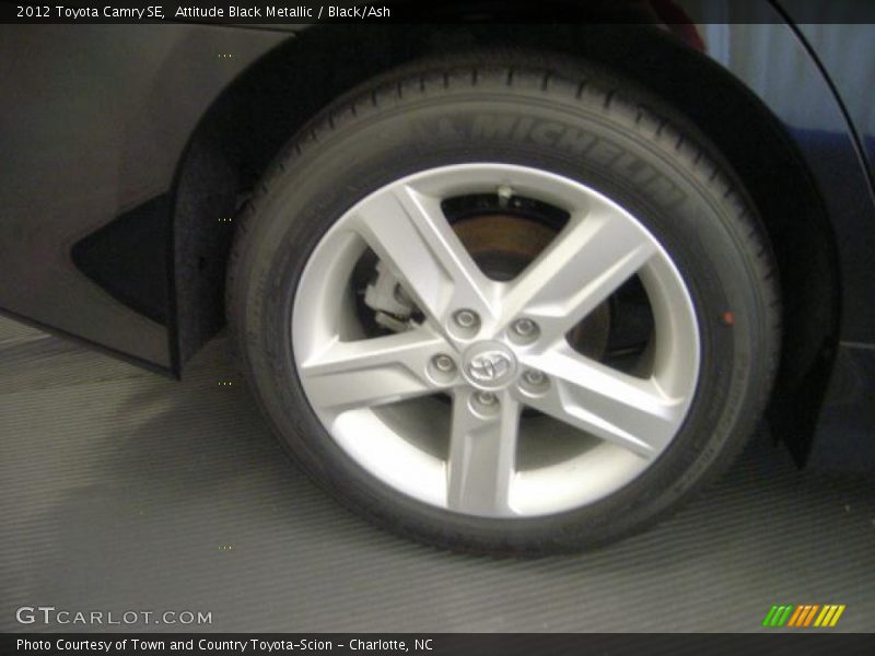 Attitude Black Metallic / Black/Ash 2012 Toyota Camry SE