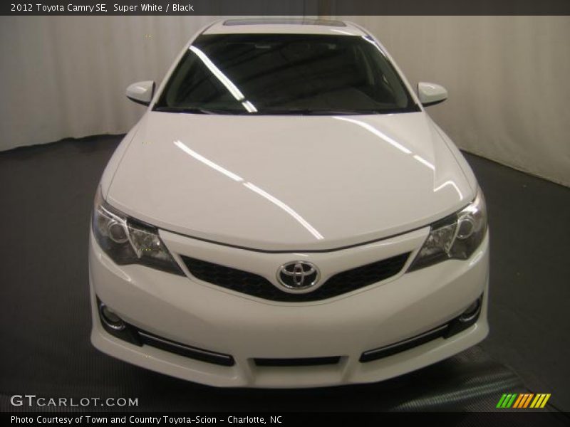 Super White / Black 2012 Toyota Camry SE