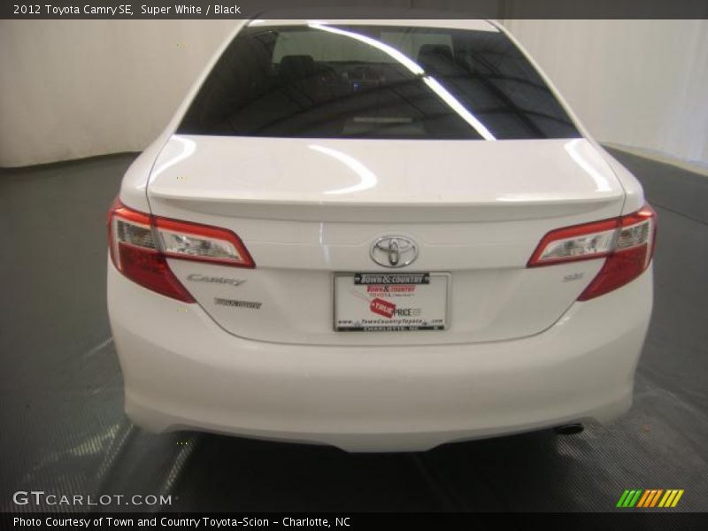 Super White / Black 2012 Toyota Camry SE