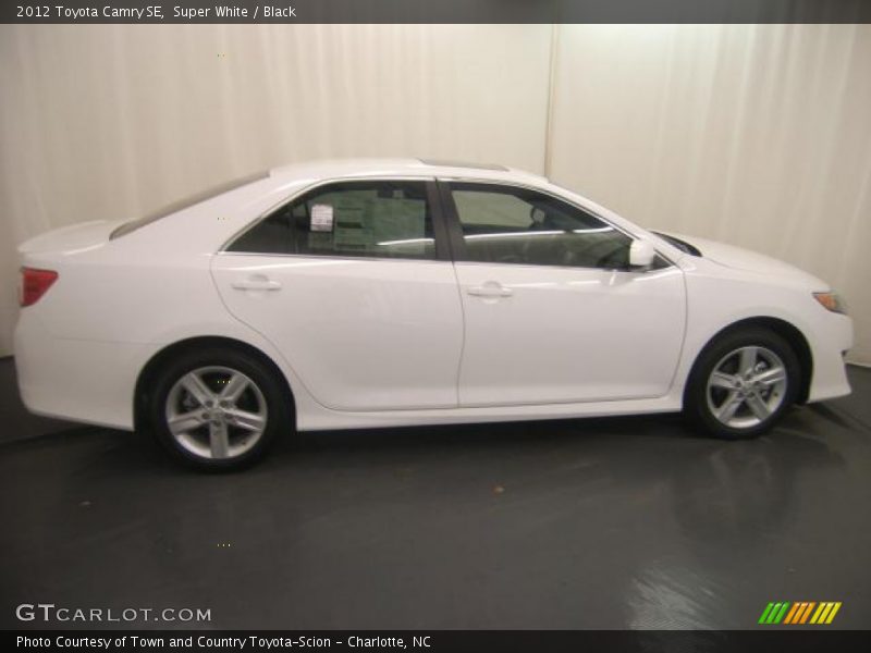 Super White / Black 2012 Toyota Camry SE