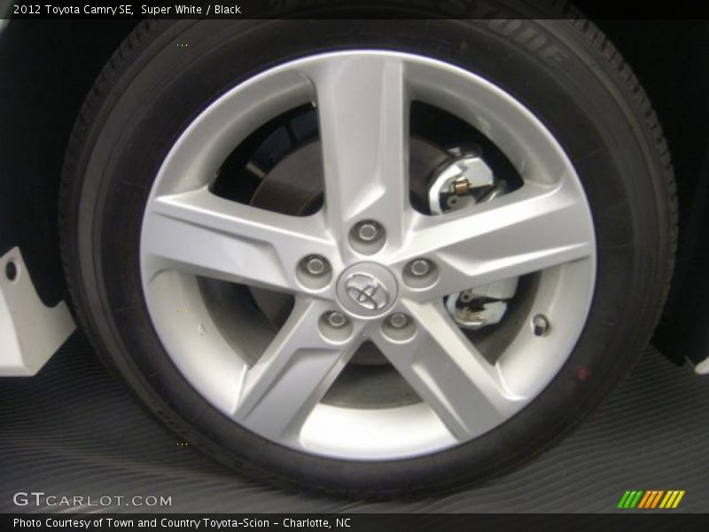 Super White / Black 2012 Toyota Camry SE