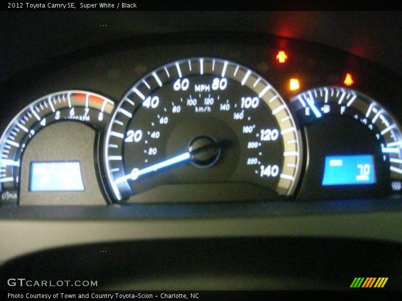 Super White / Black 2012 Toyota Camry SE