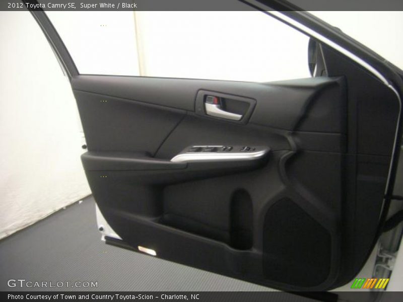 Super White / Black 2012 Toyota Camry SE