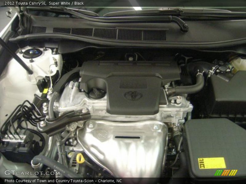 Super White / Black 2012 Toyota Camry SE