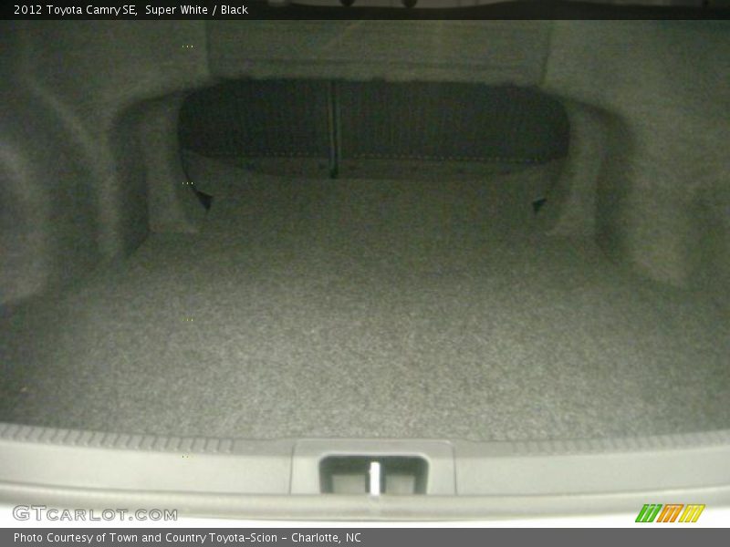 Super White / Black 2012 Toyota Camry SE