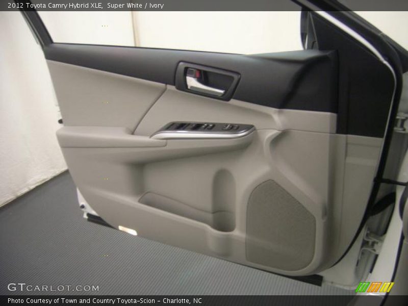 Super White / Ivory 2012 Toyota Camry Hybrid XLE
