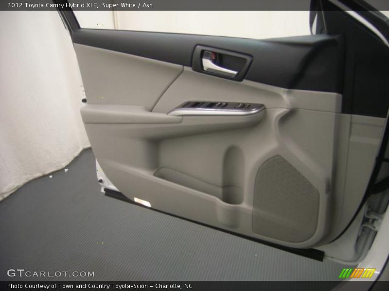 Super White / Ash 2012 Toyota Camry Hybrid XLE