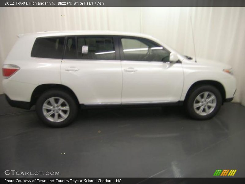 Blizzard White Pearl / Ash 2012 Toyota Highlander V6