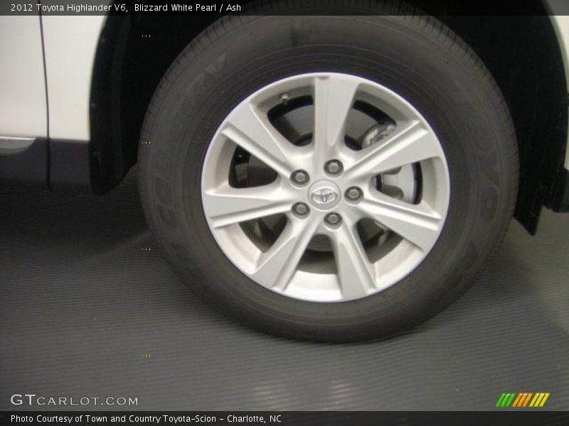 Blizzard White Pearl / Ash 2012 Toyota Highlander V6